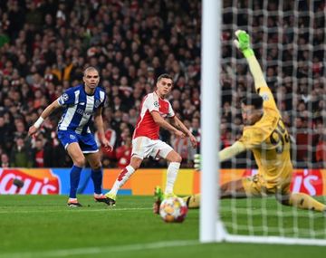 El Porto de Alan Varela perdió 1-0 ante Arsenal y habrá alargue