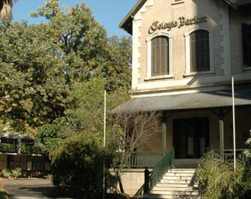 Detuvieron a un hombre por fotografiar a nenas a la salida de los colegios