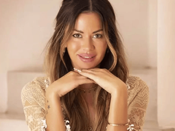 El look nocturno con microbikini de Karina Jelinek. El look nocturno con microbikini de Karina Jelinek.