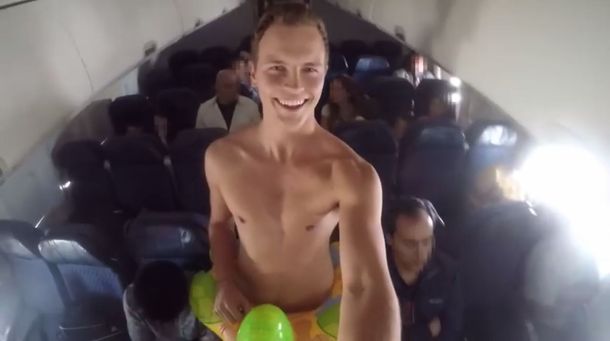 Lo arresta el FBI por hacer una broma sobre un avión