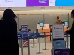 Tensión en el Aeropuerto de Ezeiza: difunden video de una pasajera completamente desnuda