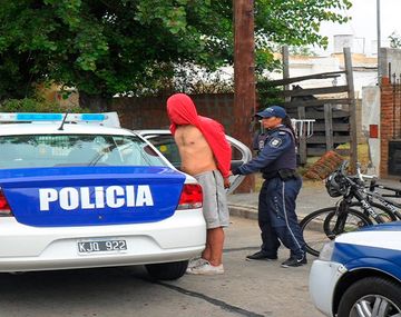 Detuvieron a pareja por abusar a sus hijos