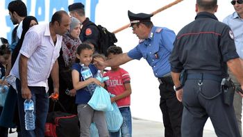 Inmigrantes que sobrevivieron al naufragio de Lampedusa en octubre pasado. Inmigrantes que sobrevivieron al naufragio de Lampedusa en octubre pasado.