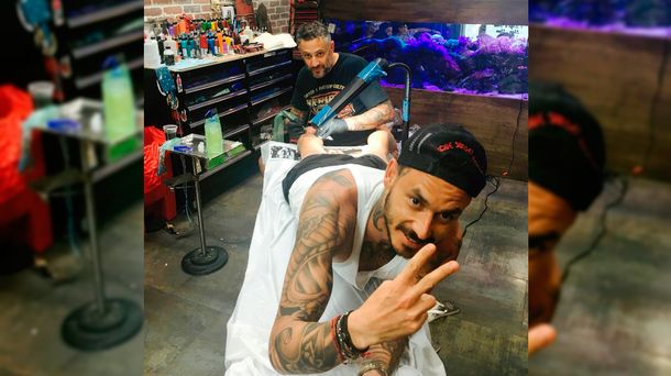 El chileno que se había tatuado un tiro en el travesaño ahora se hizo la Copa América