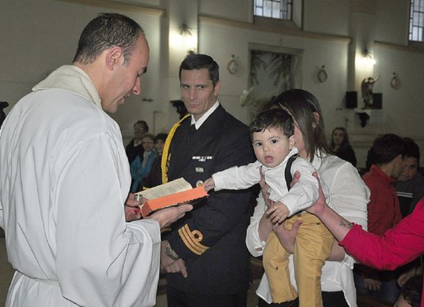 Macri tiene un nuevo ahijado: es el séptimo hijo varón de una familia de Olavarría