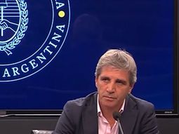 Luis Caputo brindó detalles del acuerdo con el FMI y confirmó un desembolso