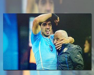 Conocé la emotiva historia detrás del kinesiólogo que abrazó Luis Suárez