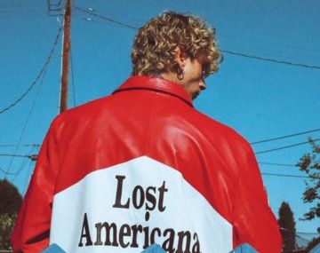 MGK lanza su nuevo single y videoclip Vampire Diaries