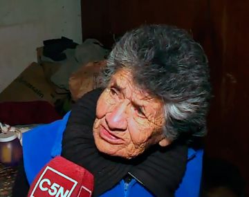 Tiene 88 años y no come para poder pagar la luz: el drama de una abuela de Berazategui