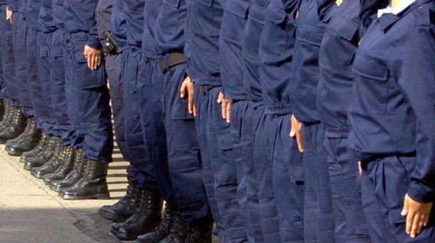 Las raras condiciones de la policía de Córdoba para tomar efectivos