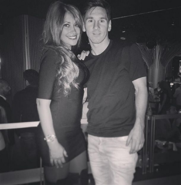 Después del beso en TV, Antonella Roccuzzo saludó a Lionel Messi en las redes por su quinto balón de oro