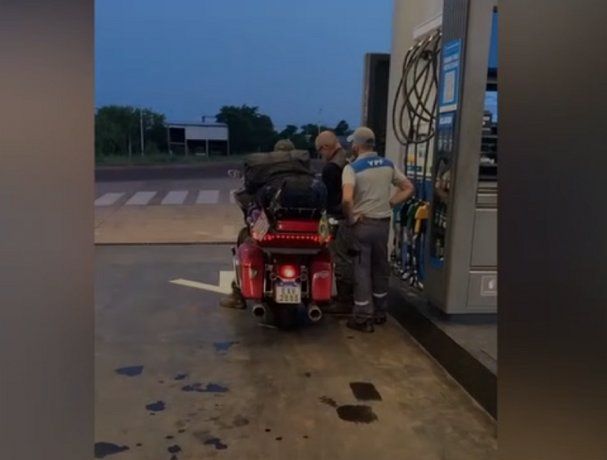 ¿Qué pasa si le cargan gasoil a una Harley Davidson? Un playero de Misiones lo descubrió de la peor manera