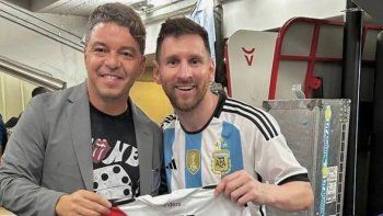 aseguran que river contacto a lionel messi: penso en jugar en la argentina aseguran que river contacto a lionel messi: penso en jugar en la argentina