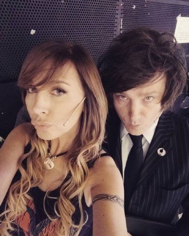 Daniela le escribió una canción a Javier Milei