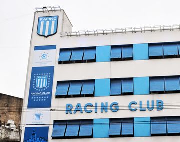 Allanaron la sede de Racing en Avellaneda por supuesto uso de facturas truchas