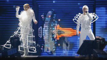 una obra pop en modo estadio: la fiesta teatral de miranda! una obra pop en modo estadio: la fiesta teatral de miranda!