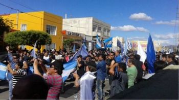 los petroleros continuan con su plan de accion en la ruta los petroleros continuan con su plan de accion en la ruta