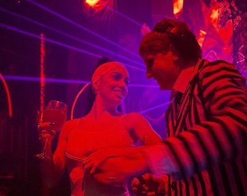 Videos: el sensual baile de Lali junto a Dillom en una fiesta de Halloween