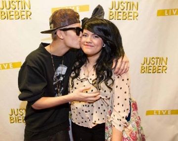 Justin Bieber manoseó a una fanática frente a las cámaras