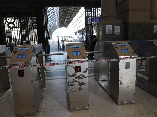 Retiro está sin luz y las formaciones del Tren Mitre no llegan a la estación