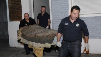 buscaba a un gato perdido y hallo dos cadaveres en una casa de la plata buscaba a un gato perdido y hallo dos cadaveres en una casa de la plata