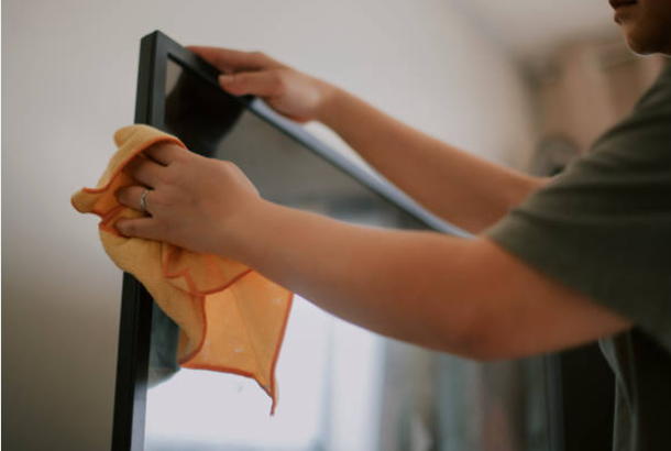 El mejor truco casero para dejar la pantalla del televisor como nueva
