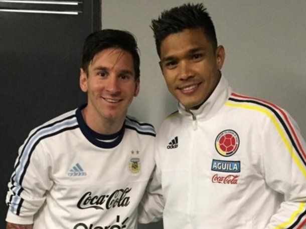 Teo Gutiérrez hizo una rifa por una camiseta de Messi, avisó que no ganó nadie y desató la furia de todos
