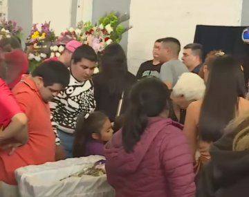 A pura cumbia: la conmovedora despedida a Huguito Flores en Santiago