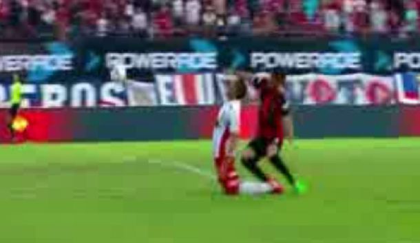 Mirá la jugada de la controversia: ¿fue penal a Wanchope Ábila?