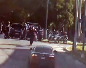 Tensión en Córdoba: arrojaron una granada a un patrullero en un operativo policial