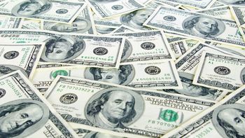 el dolar se hundio 41 centavos y se vendio a $15,53 el dolar se hundio 41 centavos y se vendio a $15,53