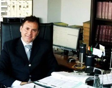 Reclaman la destitución del juez que censuró la publicación de los audios de Karina Milei