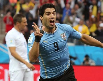 El Barcelona pagará más de 120 millones de dólares por el polémico Luis Suárez