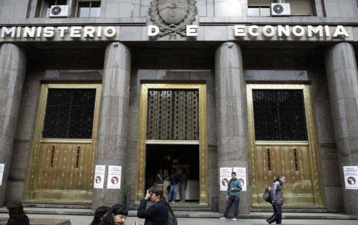 Desde el Ministerio de Economía negaron que la deuda haya crecido US$ 50.000 millones