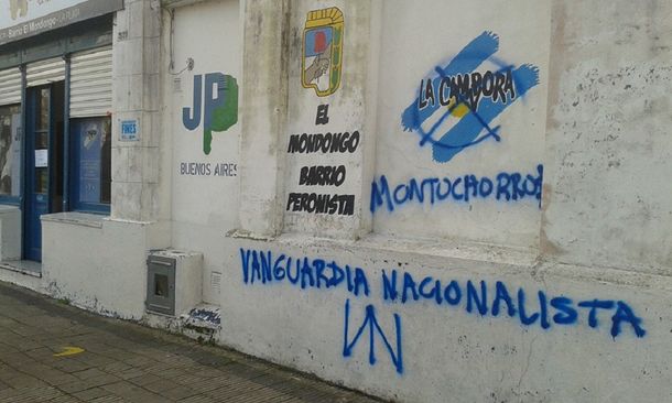 Un grupo neonazi atacó un local de La Cámpora en La Plata