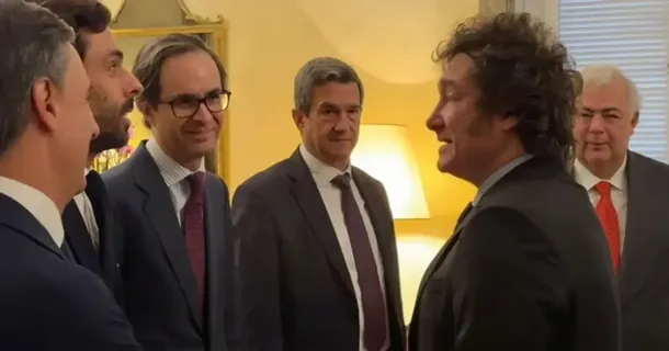 Javier Milei se reunió con empresarios en la embajada argentina en Madrid