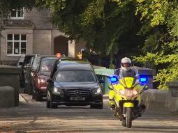 El féretro de la reina Isabel salió de Balmoral y viaja a Edimburgo