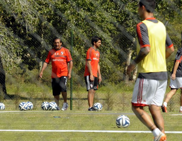 Cavenaghi encendió la alarma para Ramón en la previa al Superclásico