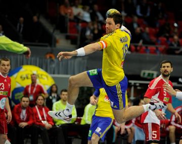 Prohíben a un jugador tener un brazalete con los colores de la bandera gay