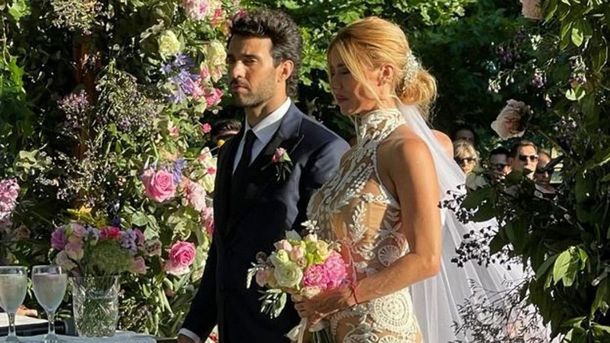 Salió a la luz la primera foto de Nicole Neumann mostrando su pancita de embarazada