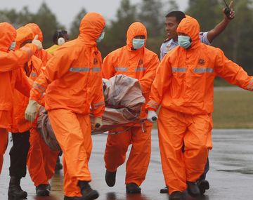 Ya llevan recuperados 34 cuerpos del avión