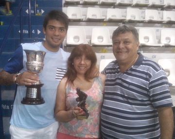 Penca, con sus padres