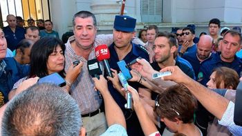 Los padres de Micaela hablan con la prensa tras el hallazgo sin vida de la joven Los padres de Micaela hablan con la prensa tras el hallazgo sin vida de la joven