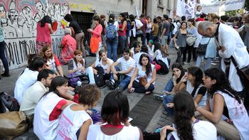 docentes portenos reclaman a macri aumentos de hasta 100% docentes portenos reclaman a macri aumentos de hasta 100%