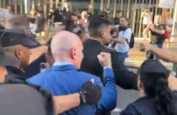 El provocador gesto de José Luis Espert a un manifestante: ¿Me detestás?