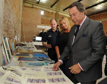 Cayó una banda que falsificaba dinero y entradas a estadios