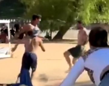 Un joven fue apuñalado durante una brutal batalla campal en una playa de Paraná