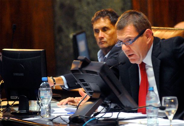 Montenegro: Tenemos que discutir si está bien apedrear a la policía