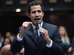 En una sesión paralela, se votó que Guaidó siga al frente del Congreso