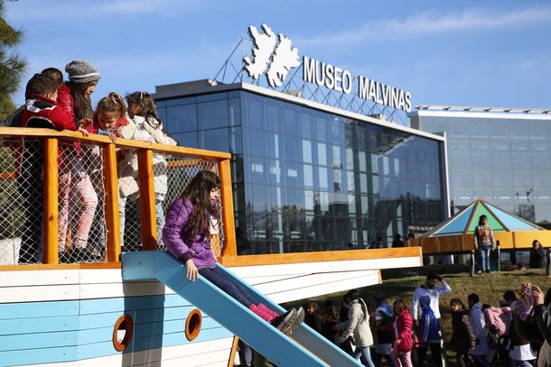 Los que amenazan juegan con el clima de paz social y la democracia